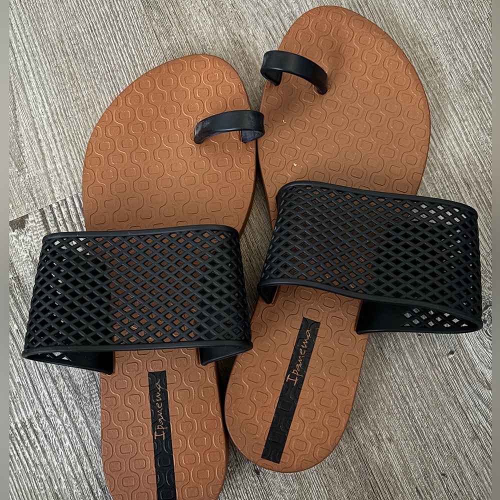 Ipanema, flip flops, size 7, new, black